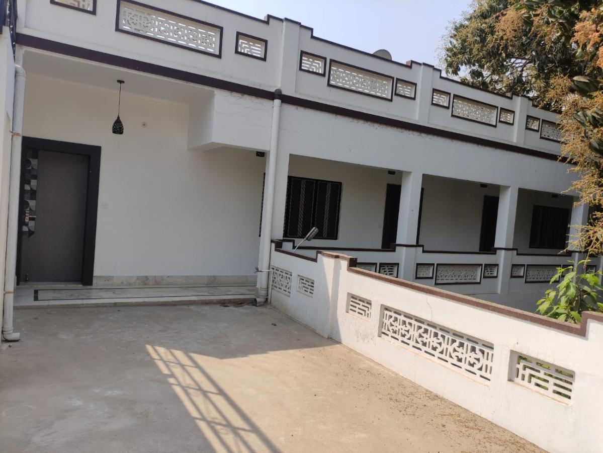 Vatika Homestay Varanasi Exteriör bild